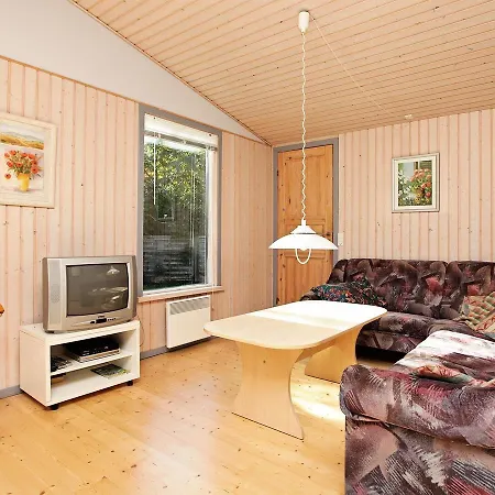 Three-bedroom Holiday In Oksbol 4 *