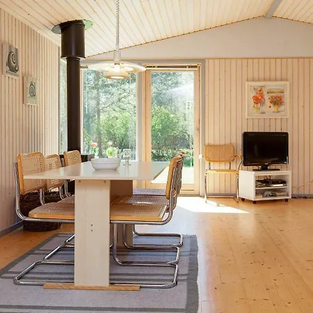 Three-bedroom Holiday In Oksbol 4 *